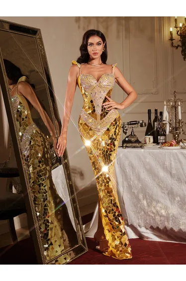 فستان ميو ميوز طول الأرض بقصة ميرمايد مزين بالخرز بلا أكتاف