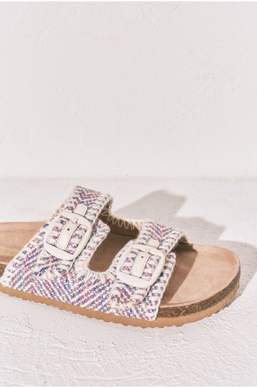 Bio sandal with strappy fabric stitching