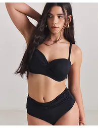 MAGISCULPT Twist Front Bikini Top