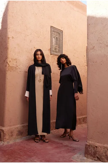 Black Color Blocked Aerobin Ferace/Abaya & Dress 2-Piece Woven Set