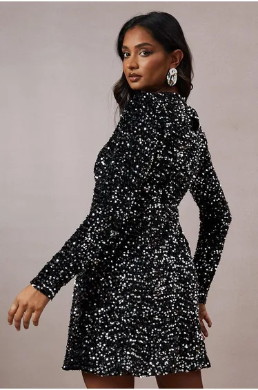 فستان قصير مخمل مزين بالترتر