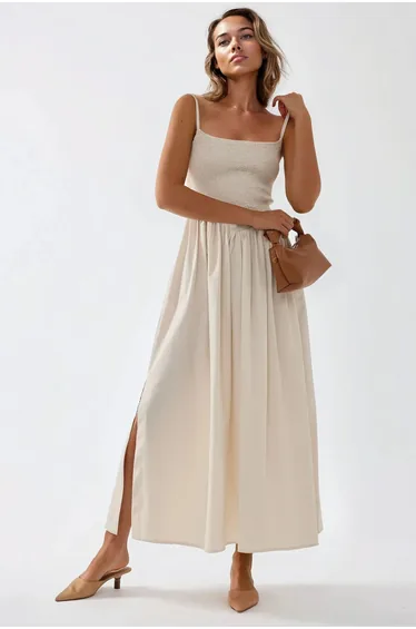 فستان ماكسي بياقة مربعة بتصميم بشكل A