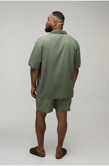 قميص كتان أخضر بأكمام متوسطة الطول - للمقاسات الكبيرة