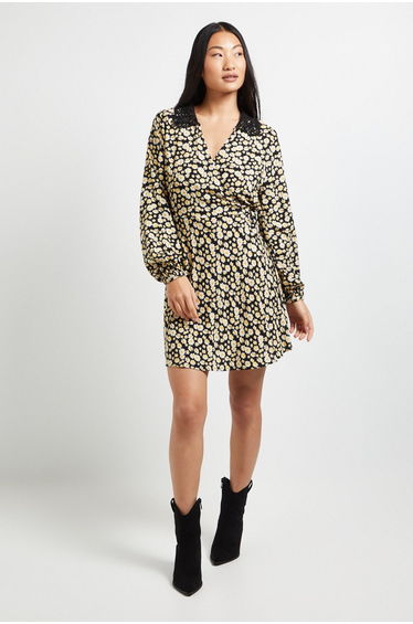 Petite Black Daisy Lace Collar Detail Wrap Printed Mini Dress