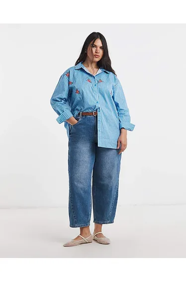قميص أزرق بأكمام طويلة