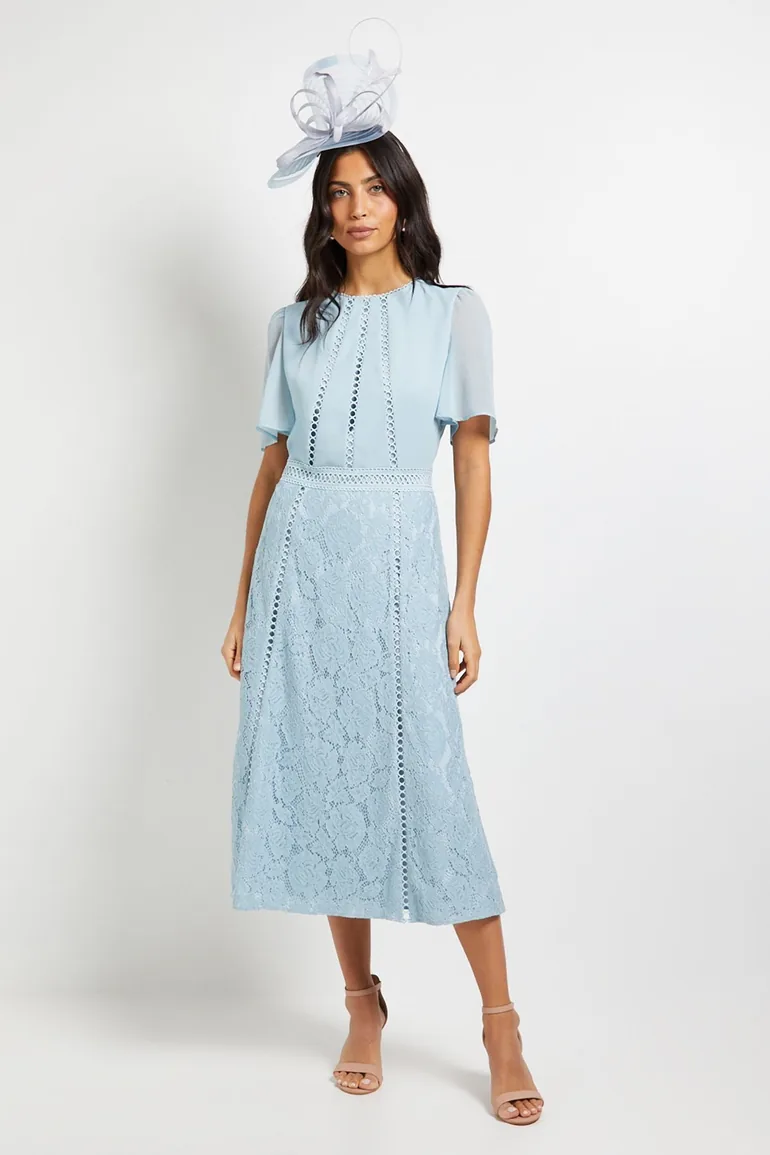 فستان ميدي بتداخل دانتيل منقط