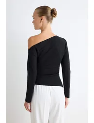 Black Plain Fitted/Asymmetrical Neck Low Sleeve Scuba Crepe Knitted Blouse - 4