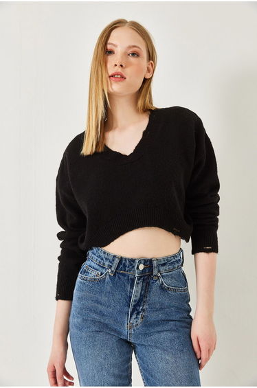 LUCCI Textured V-Neck Loose-Fit Crop Knit Top