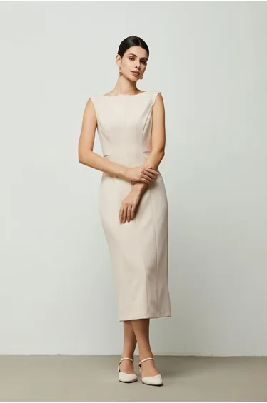 فستان ضيق بلا أكمام