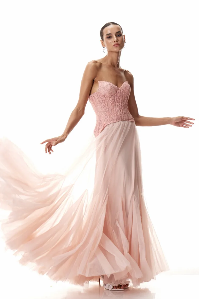beppe lace corset tulle dress in cream Golden hour glow meets Black Friday magic 10% OFF SITEWIDE USE CODE: 10BF25 Beppe Lace Corset Tulle Dress In Cream #goldenhour #corset # tulledress #creamdress #dreamdress #holidayvibes #innovaredenim