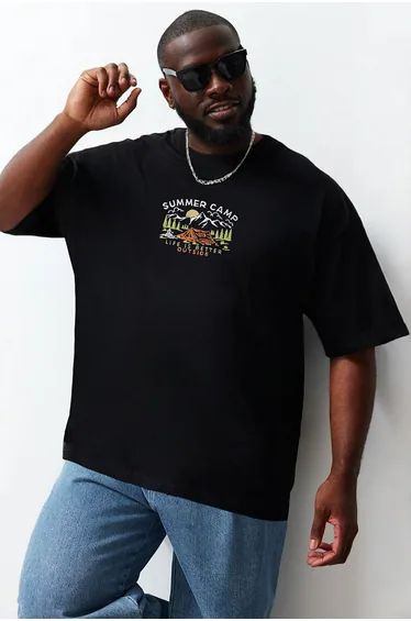 Black Crew Neck Oversize/Wide Model Plus Size T-Shirt