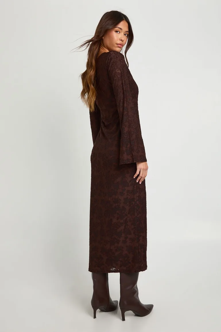 فستان بوهو بني ميداكسي بقصة مستقيمة بأكمام طويلة بطبعة أزهار - 1