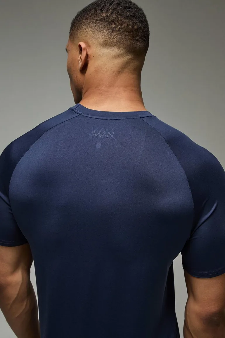 Man Active Lightweight Essentials Gym Regular Fit Raglan T-shirt - navy - 2