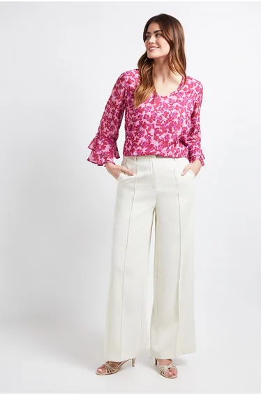 بلوزة شيفون زهري بطبعة أزهار بكشكش