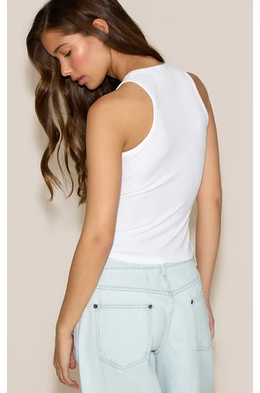 تانك توب بريتي ليتل ثينق أبيض قصير بحمالات عريضة