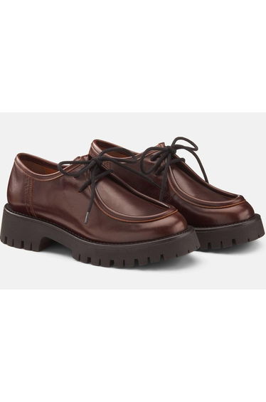 Notched Brogues in Smooth Leather