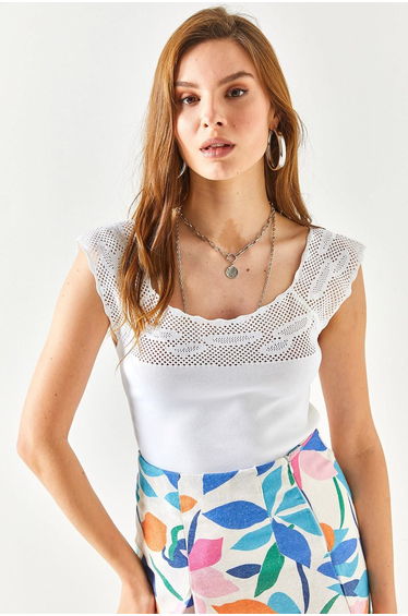 Women's White Collar Openwork Knitwear Blouse