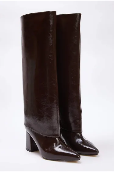 بوت ترينديول باللون البني