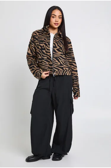 جاكيت بطبعة زيبرا بمظهر صوف - بيج