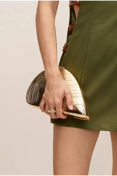 حقيبة كلتش سانفير باللون الذهبي