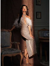 فستان ماكسي بياقة هالتر بأحجار الراين بتفصيلة ريش - 3