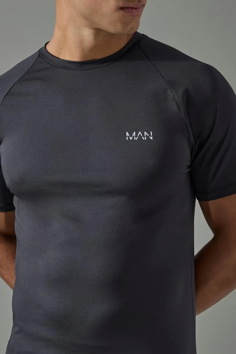 تيشيرت رياضة رجالي لون أسود  - 1