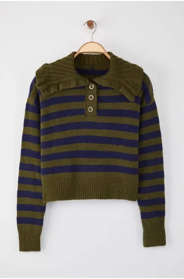 Khaki Soft Texture Turn-down Collar Knitwear Sweater