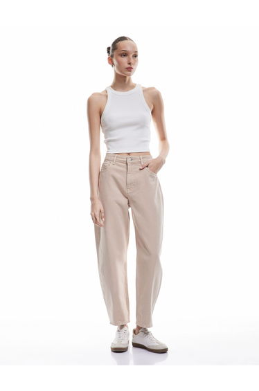 Relaxed Fit Regular Waist Buttoned Cotton Barrel Jean Pants