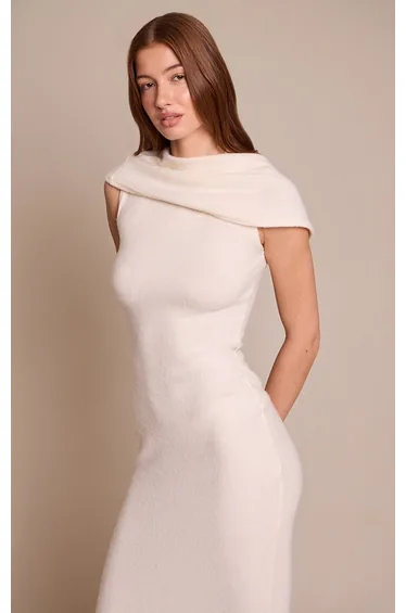 فستان بياقة مزمومة بلا أكمام - كريمي