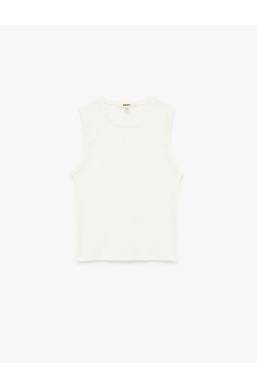 Sleeveless Basic T-Shirt