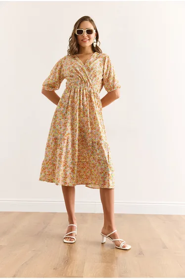 فستان أولالوك أصفر ميدي على شكل حرف A بطبعة أزهار