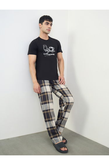 Men Graphic Print T-Shirt and Checked Pyjama Set