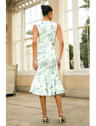 فستان ميدي بياقة عالية بذيل السمكة بطبعة بورسلين لون أخضر - 4