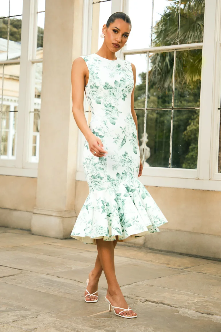 فستان ميدي بياقة عالية بذيل السمكة بطبعة بورسلين لون أخضر