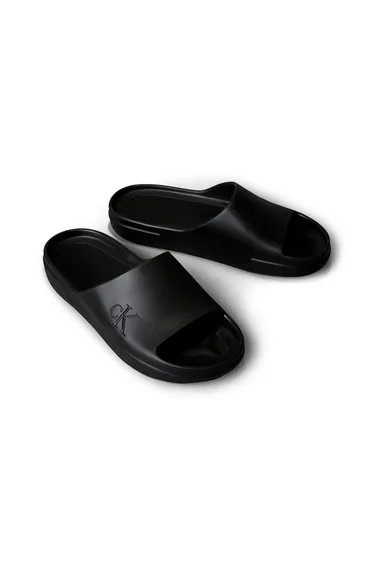 حذاء سنيكرز لون أسود