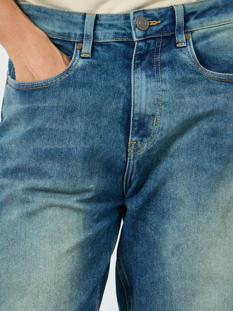Men Light Blue Mid Wash Relaxed Fit Jeans - 2