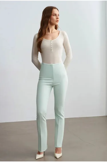 DILVIN Slim-Fit Wool Knit Blouse With Buttons