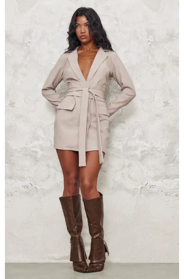 فستان بليزر بتصميم لف بحزام - بيج