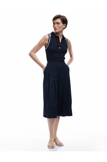 Comfortable Fit Culotte Fabric Trousers with Pockets and Pleats