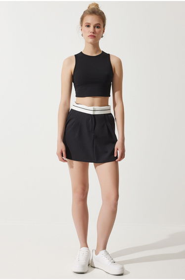 Women's Black Contrast Line Knitted Shorts Skirt