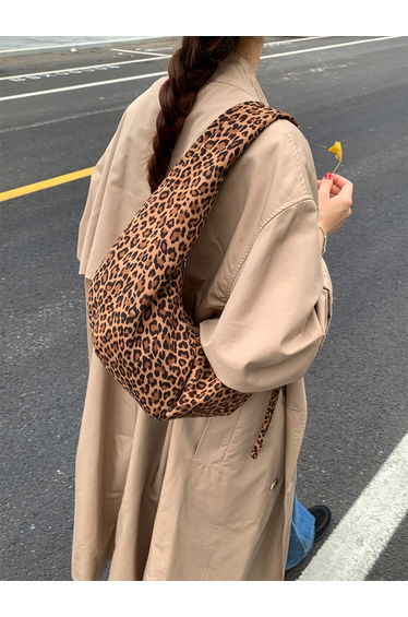 Leopard Print Zip Closure Shoulder Bag