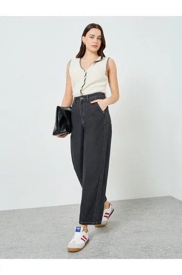 Women Mid Rise Barrel Fit Jeans