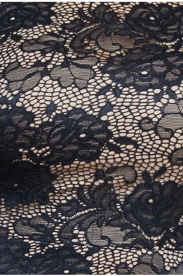 فستان ماكسي دانتيل بتصميم بشكل A بحواف سكالوب - أسود