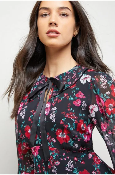 فستان ماكسي بأكمام طويلة 