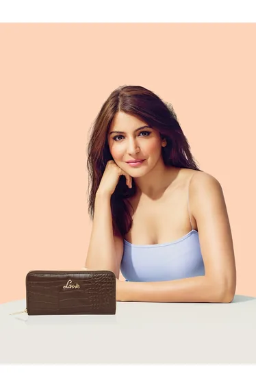 محفظة باللون البني