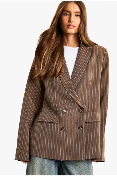 بليزر مخطط بتصميم واسع بصف أزرار