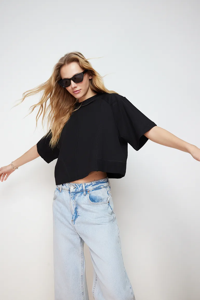 Black 100% Cotton Cutout Detailed Relaxed Crop Knitted T-Shirt - 2