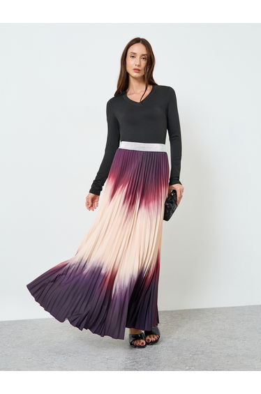 Women V Neck Top and Pleated Skirt Co-Ords
