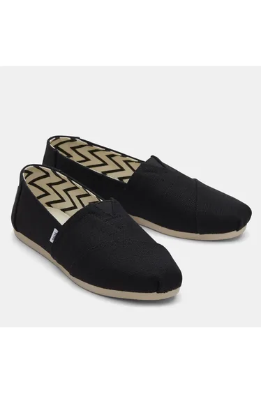 حذاء فلات تومس باللون الأسود