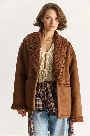 LUCCI Faux Fur Detailed Buttoned Coat